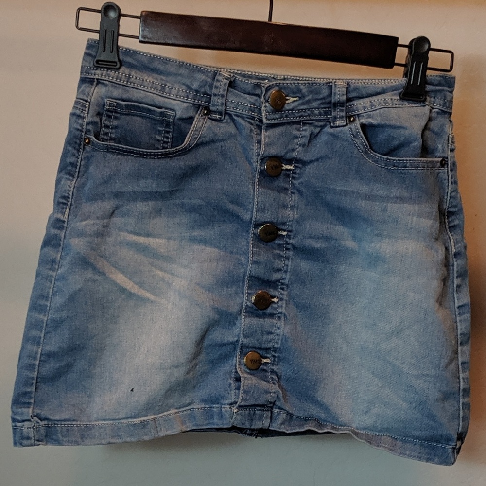 VMI: Light wash button up denim skirt